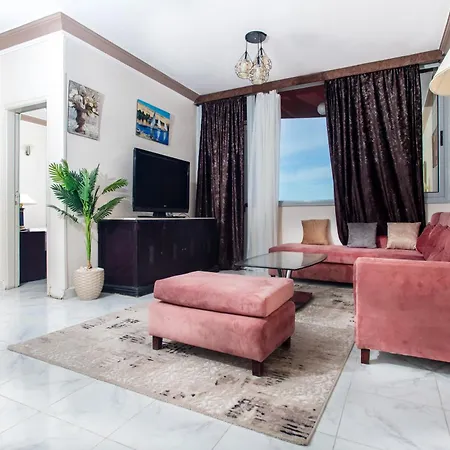 Spacious 1 Bedroom With Seaview!